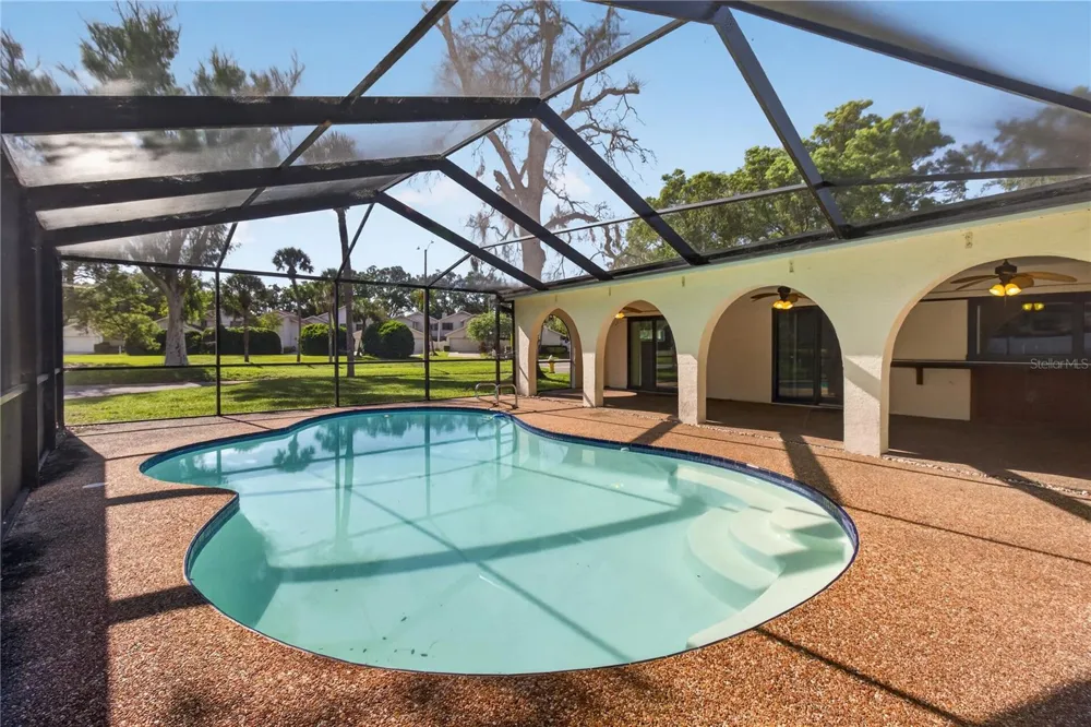 10 LINDEN LANE Palm Harbor, FL 34683