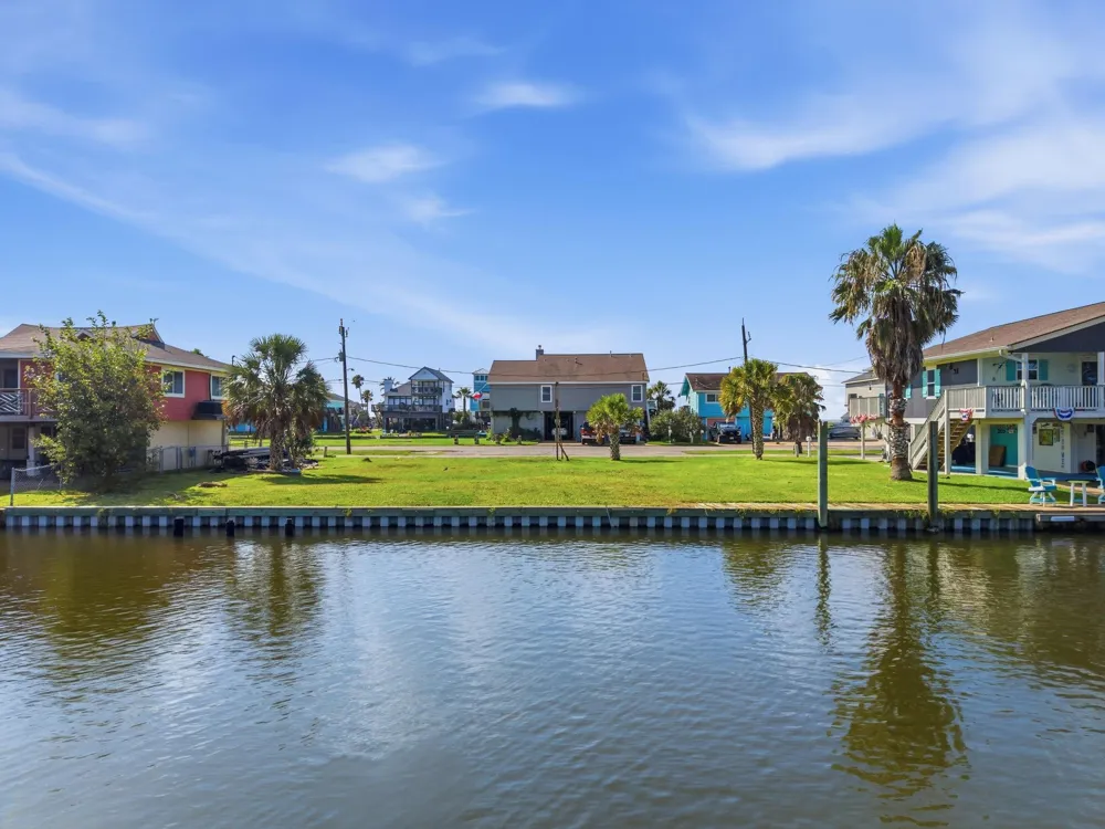 489 Pompano Street Bayou Vista, TX 77563