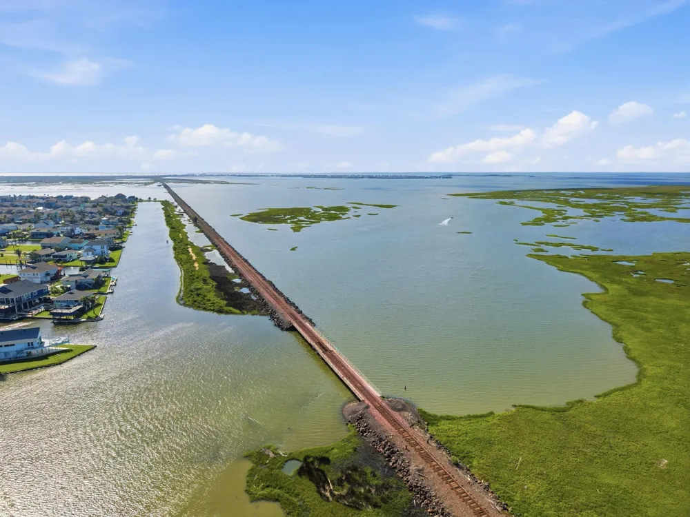 489 Pompano Street Bayou Vista, TX 77563