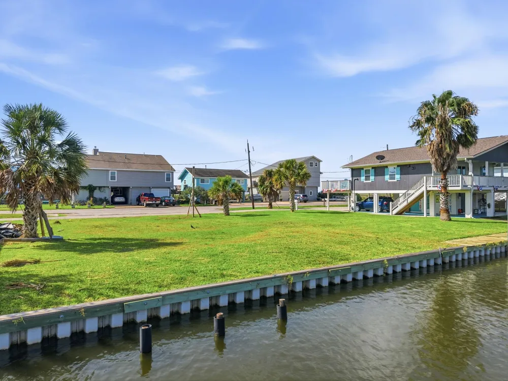 489 Pompano Street Bayou Vista, TX 77563