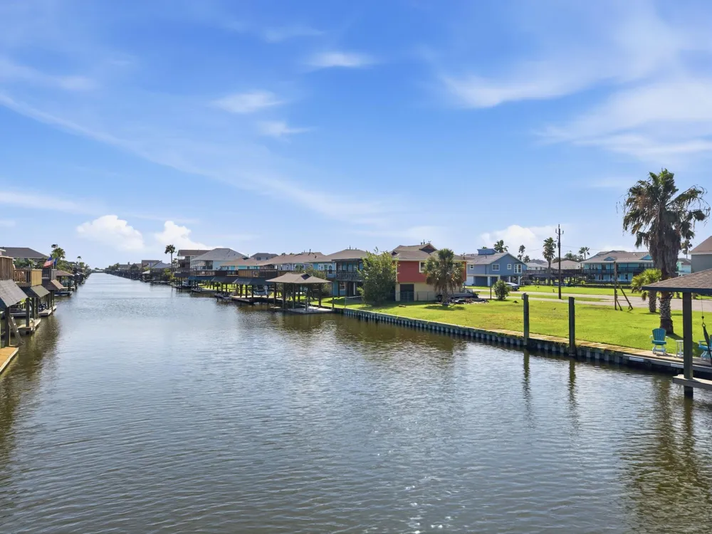 489 Pompano Street Bayou Vista, TX 77563