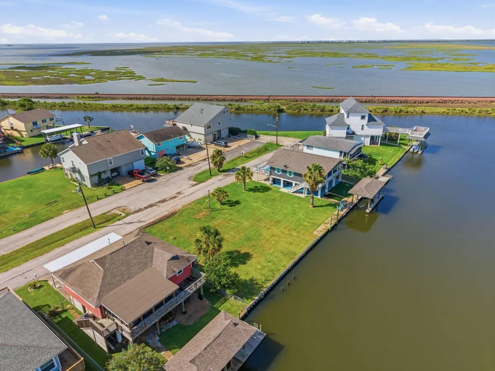 489 Pompano Street Bayou Vista, TX 77563