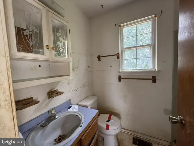 37 ASHLAND AVENUE Sicklerville, NJ 08081