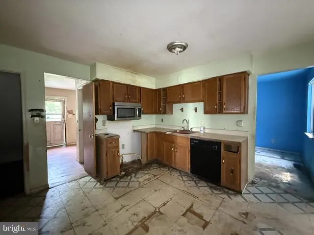 37 ASHLAND AVENUE Sicklerville, NJ 08081
