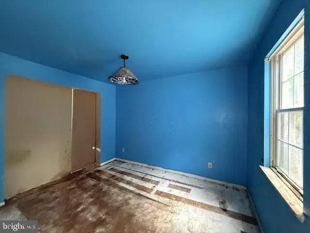 37 ASHLAND AVENUE Sicklerville, NJ 08081