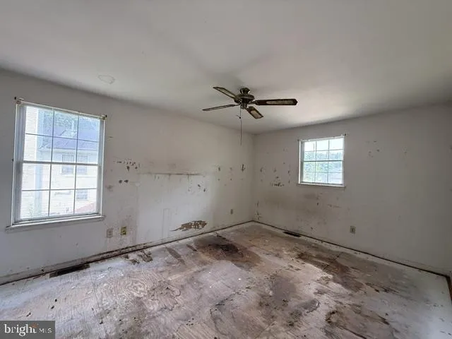 37 ASHLAND AVENUE Sicklerville, NJ 08081