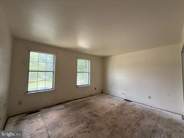 37 ASHLAND AVENUE Sicklerville, NJ 08081