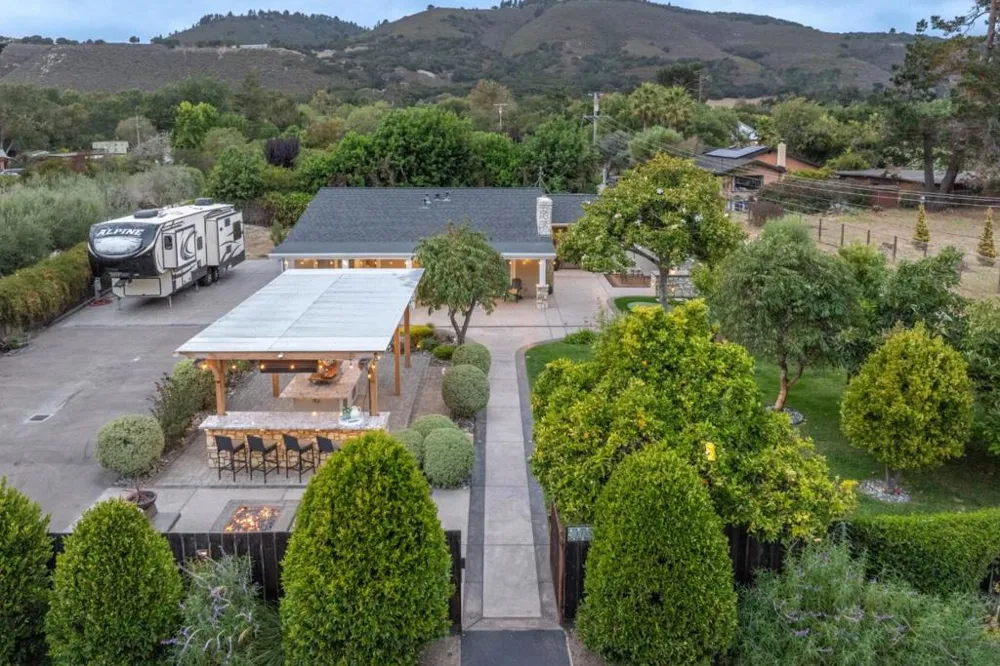 27550 Schulte Road Carmel, CA 93923