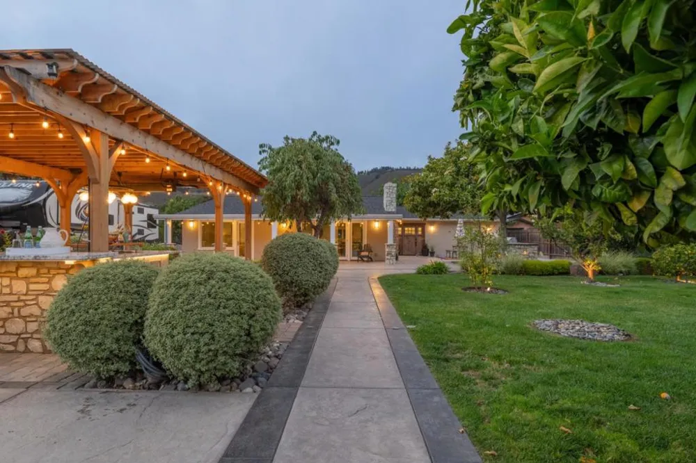 27550 Schulte Road Carmel, CA 93923