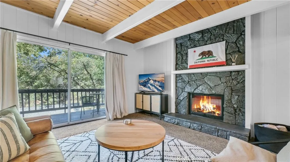 32794 Cougar Lane Arrowbear, CA 92382