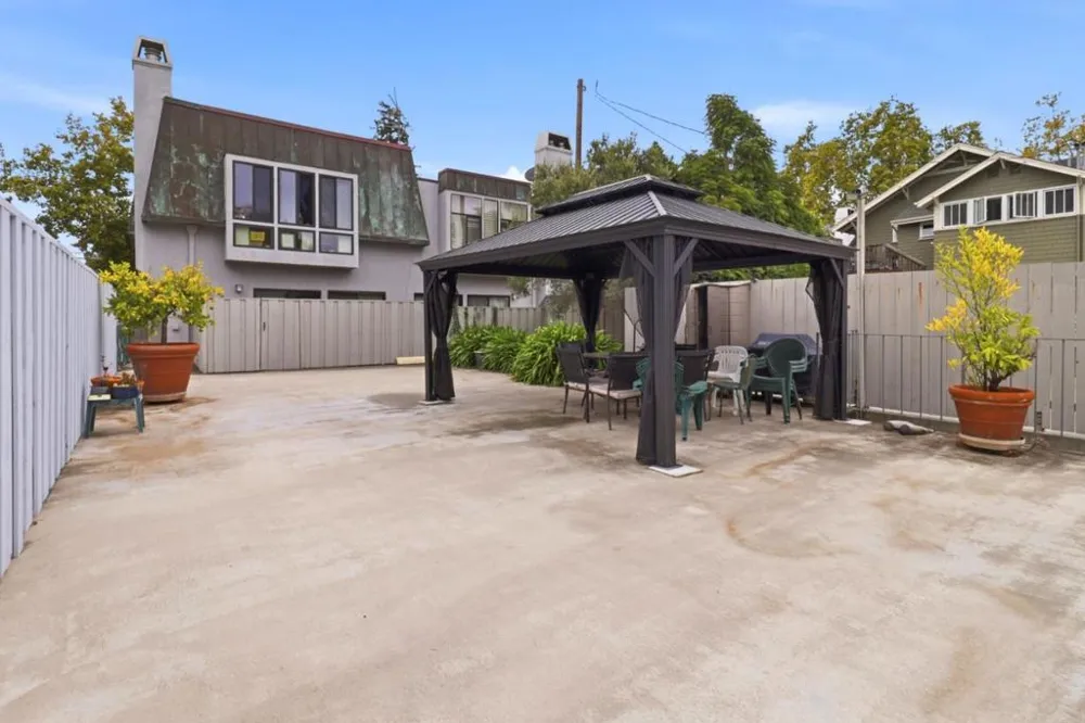 216 8th Avenue San Mateo, CA 94401