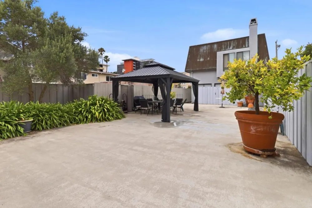 216 8th Avenue San Mateo, CA 94401