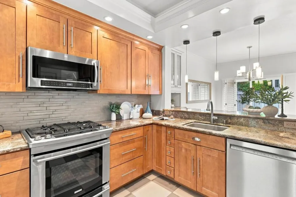 216 8th Avenue San Mateo, CA 94401