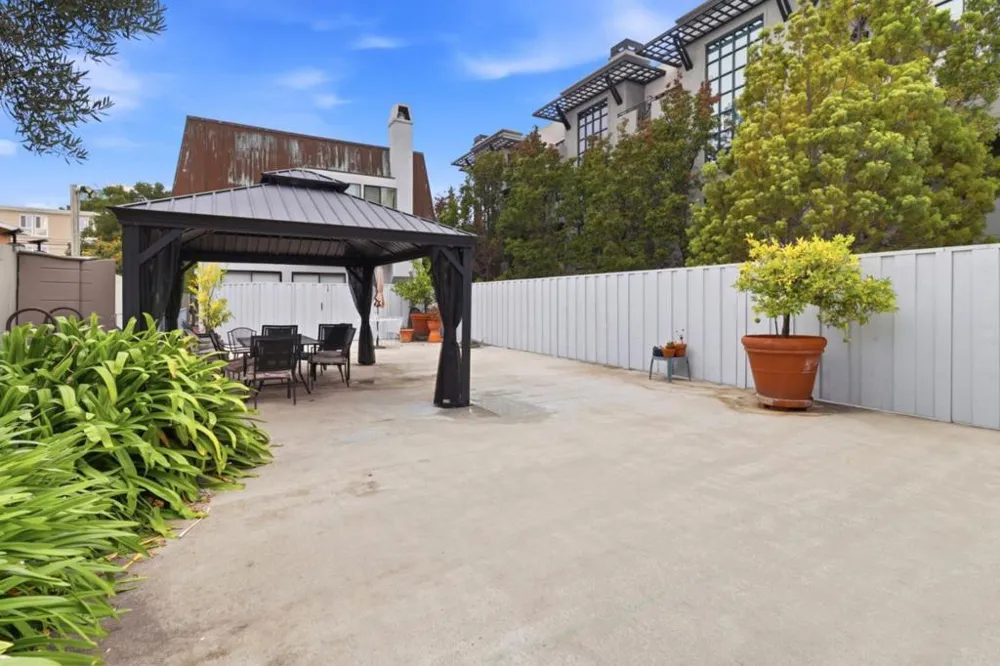 216 8th Avenue San Mateo, CA 94401