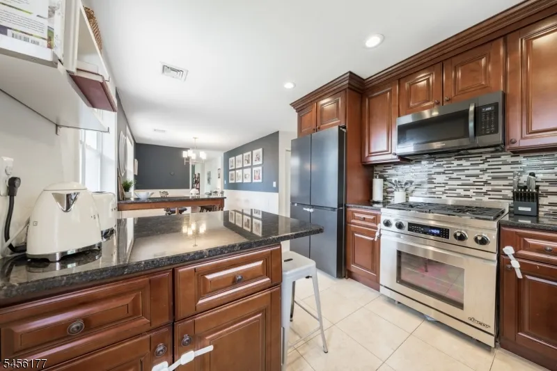 27 Dalewood Rd Wayne, NJ 07470