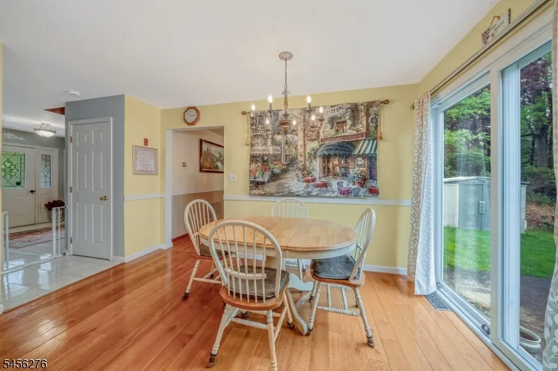 11 Ledgerock Ct Parsippany-Troy Hills, NJ 07950