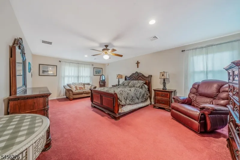11 Ledgerock Ct Parsippany-Troy Hills, NJ 07950
