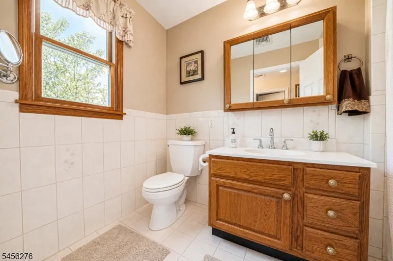 11 Ledgerock Ct Parsippany-Troy Hills, NJ 07950