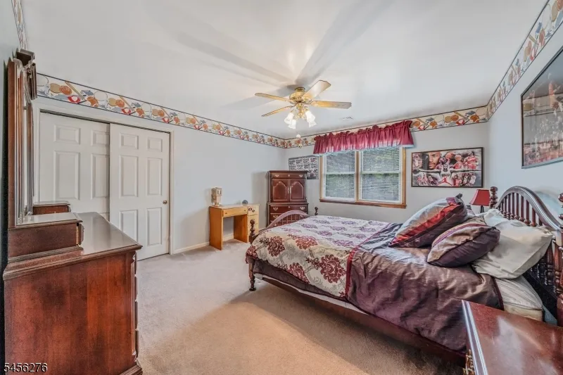 11 Ledgerock Ct Parsippany-Troy Hills, NJ 07950