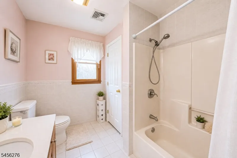 11 Ledgerock Ct Parsippany-Troy Hills, NJ 07950
