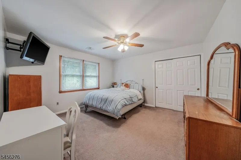11 Ledgerock Ct Parsippany-Troy Hills, NJ 07950