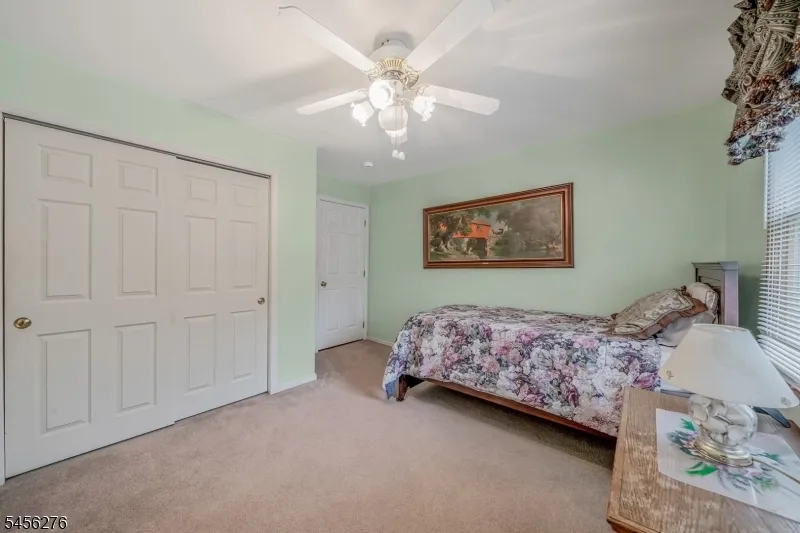11 Ledgerock Ct Parsippany-Troy Hills, NJ 07950
