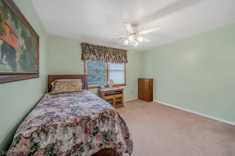 11 Ledgerock Ct Parsippany-Troy Hills, NJ 07950