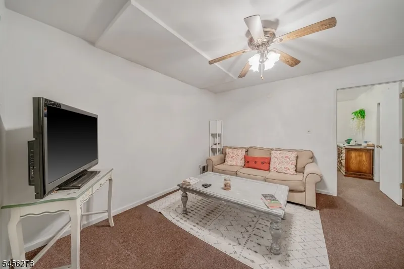 11 Ledgerock Ct Parsippany-Troy Hills, NJ 07950