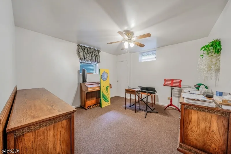 11 Ledgerock Ct Parsippany-Troy Hills, NJ 07950
