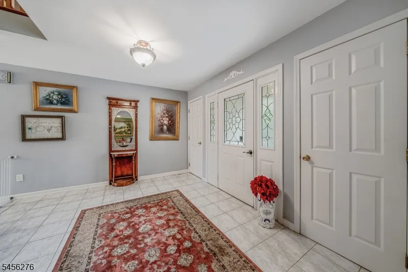 11 Ledgerock Ct Parsippany-Troy Hills, NJ 07950