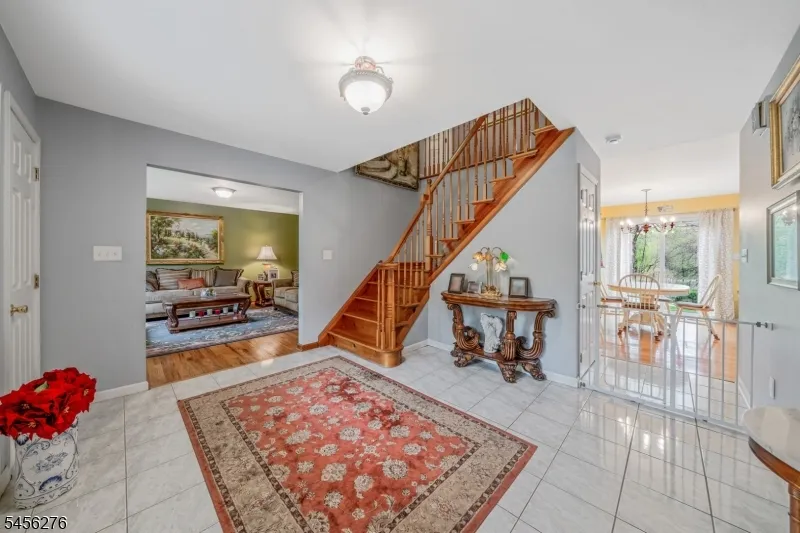 11 Ledgerock Ct Parsippany-Troy Hills, NJ 07950