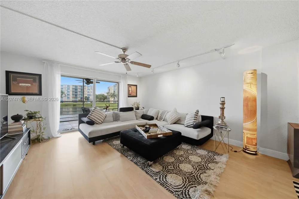 441 SE 3rd St #207 Dania Beach, FL 33004