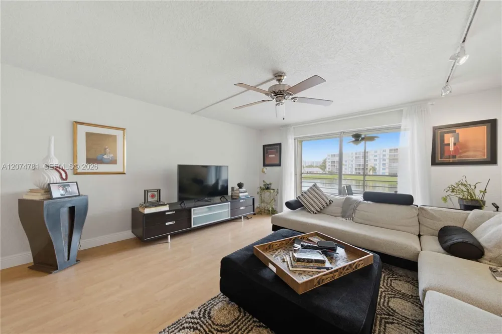 441 SE 3rd St #207 Dania Beach, FL 33004