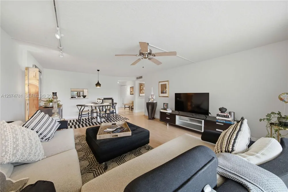 441 SE 3rd St #207 Dania Beach, FL 33004