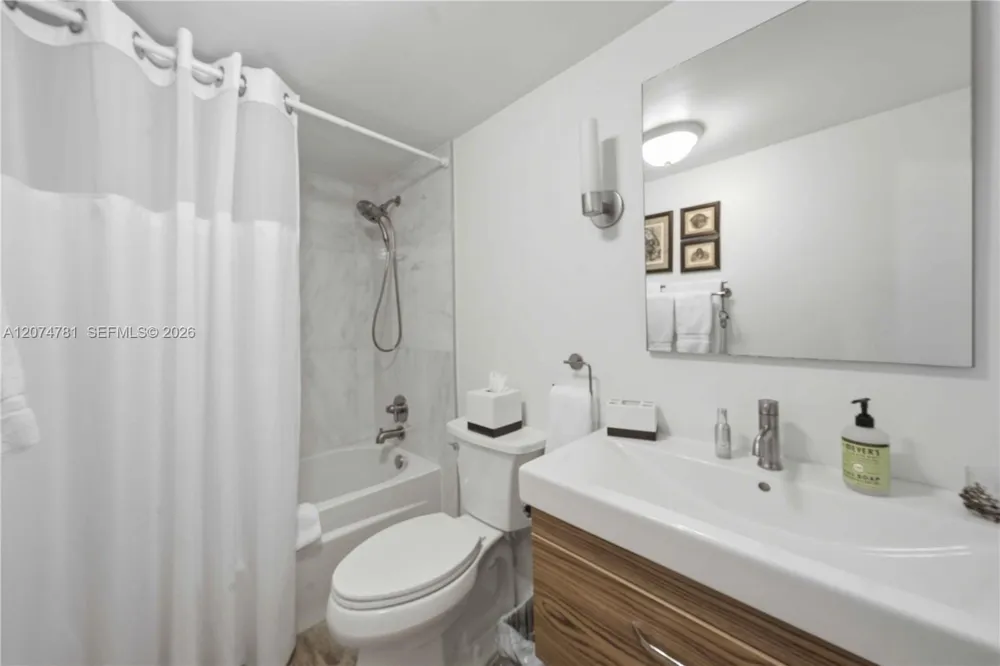 441 SE 3rd St #207 Dania Beach, FL 33004