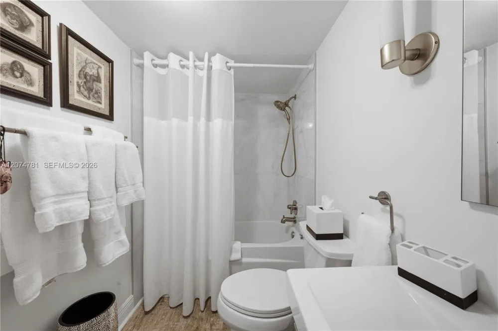 441 SE 3rd St #207 Dania Beach, FL 33004