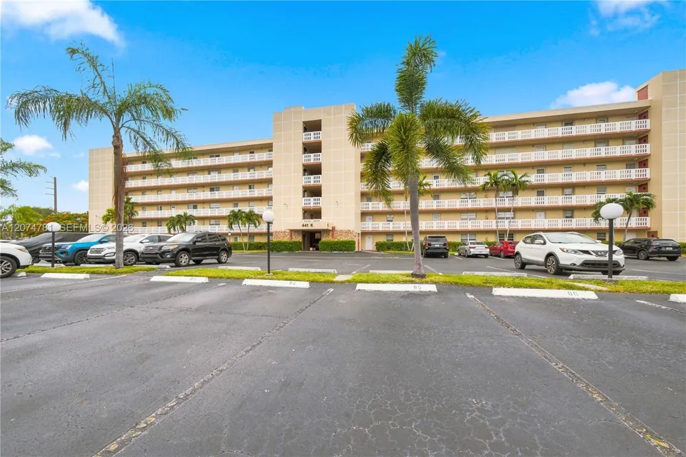 441 SE 3rd St #207 Dania Beach, FL 33004