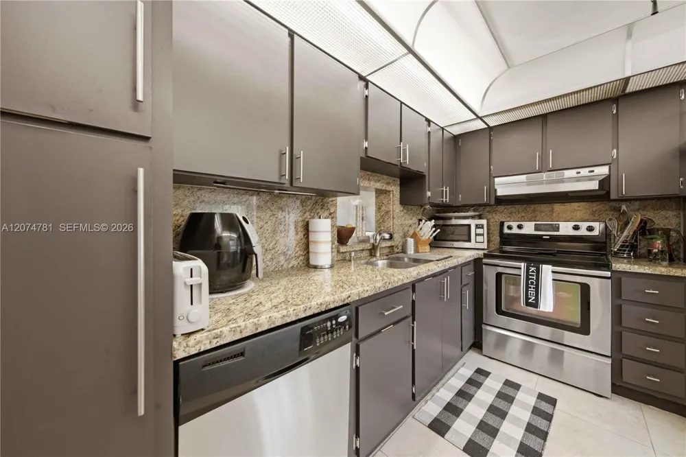 441 SE 3rd St #207 Dania Beach, FL 33004