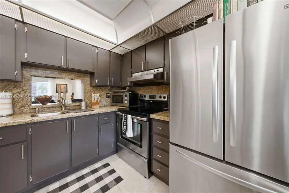 441 SE 3rd St #207 Dania Beach, FL 33004