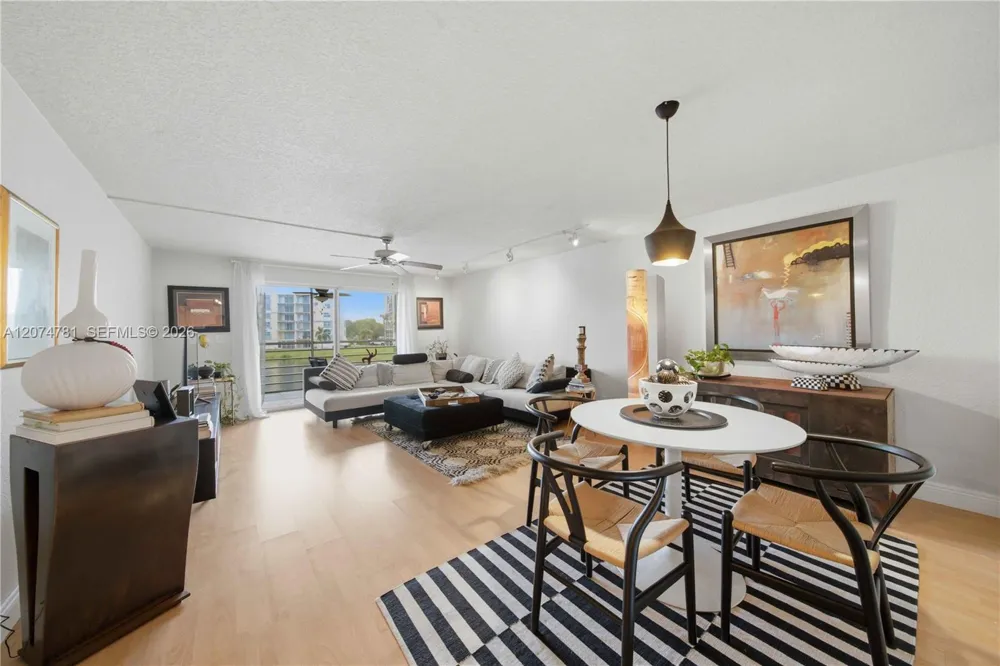 441 SE 3rd St #207 Dania Beach, FL 33004