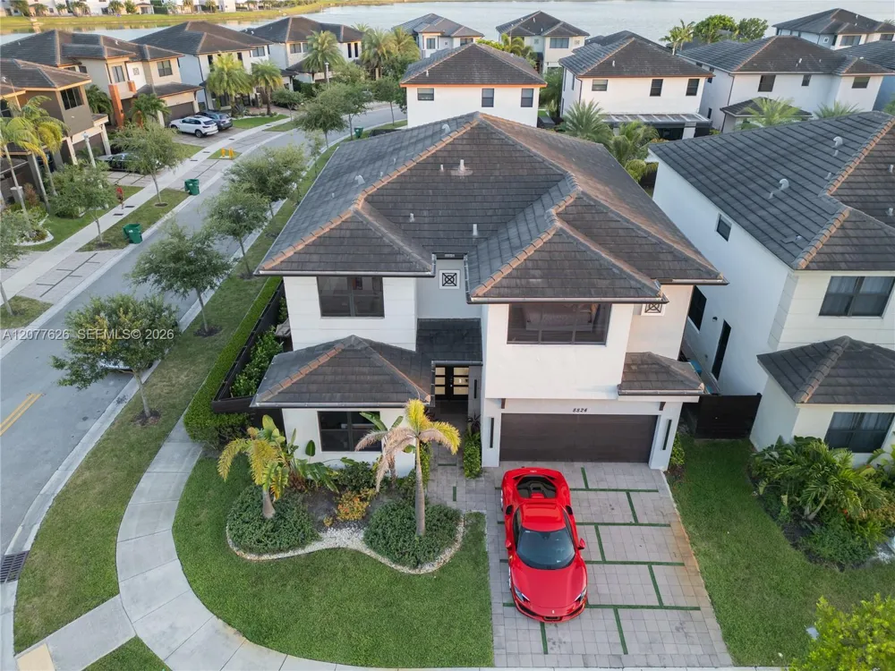 8824 NW 161st Ter Miami Lakes, FL 33018