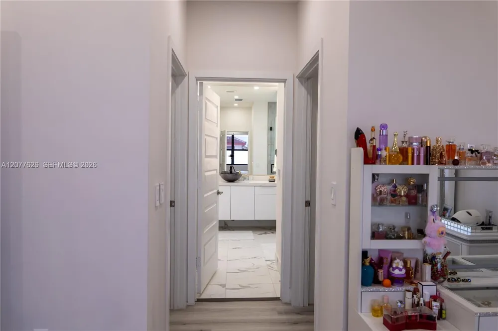8824 NW 161st Ter Miami Lakes, FL 33018
