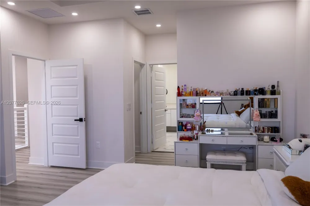 8824 NW 161st Ter Miami Lakes, FL 33018