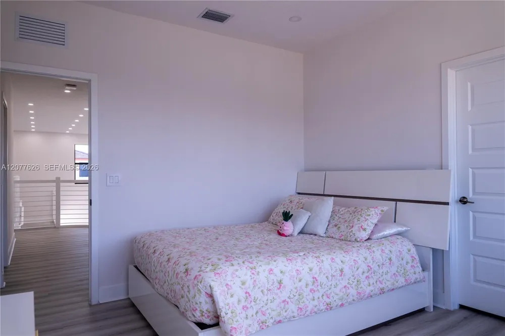 8824 NW 161st Ter Miami Lakes, FL 33018