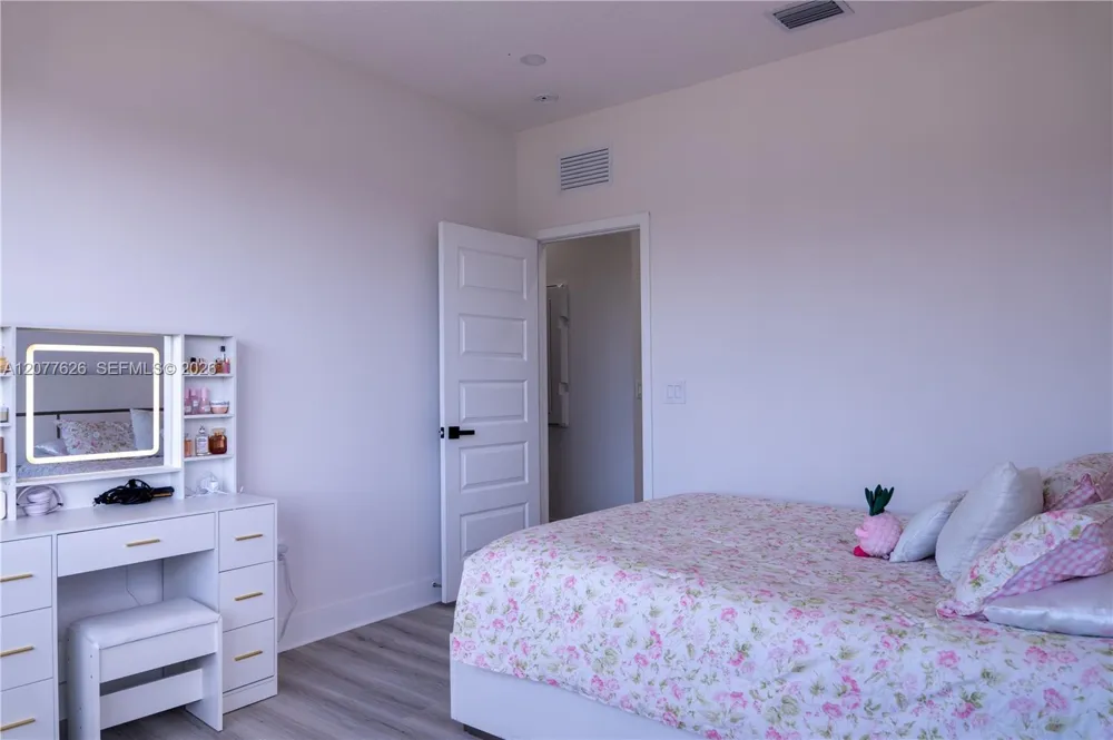 8824 NW 161st Ter Miami Lakes, FL 33018