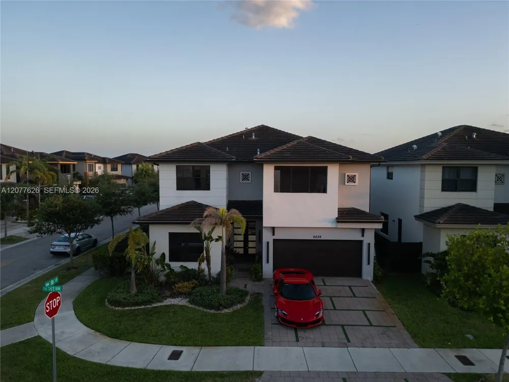 8824 NW 161st Ter Miami Lakes, FL 33018