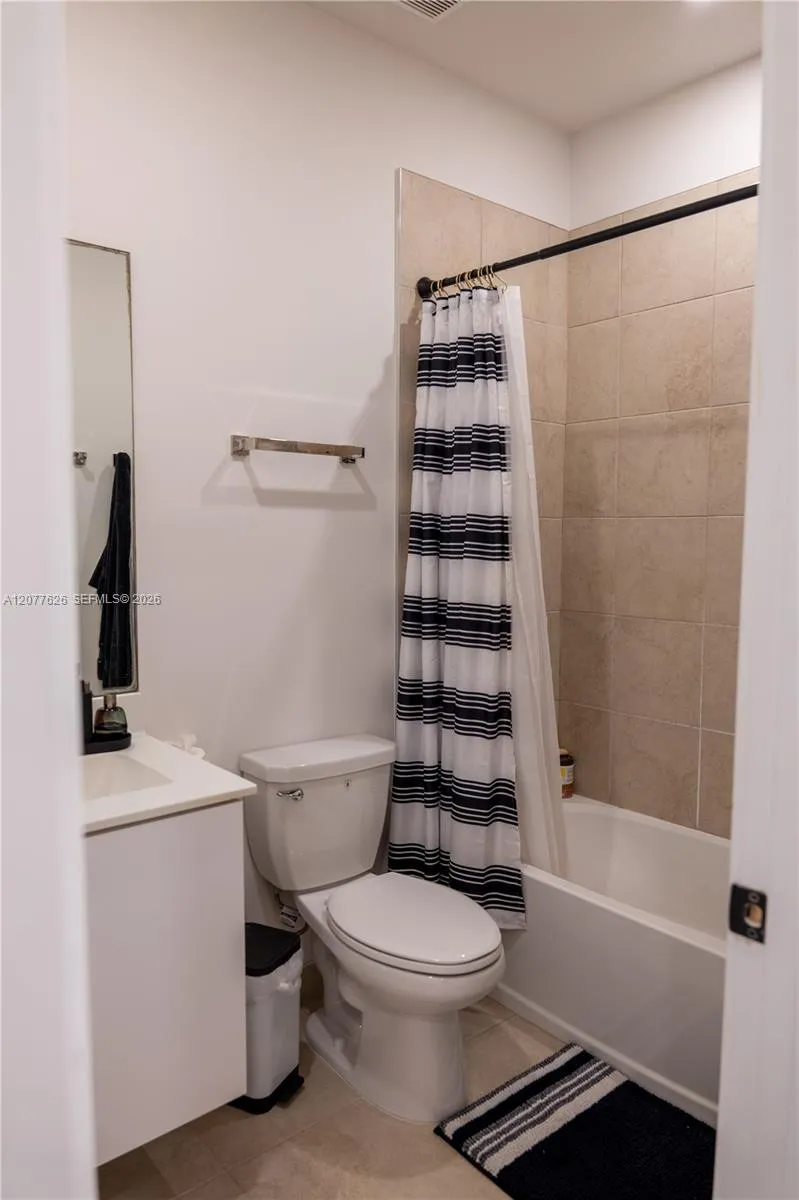 8824 NW 161st Ter Miami Lakes, FL 33018