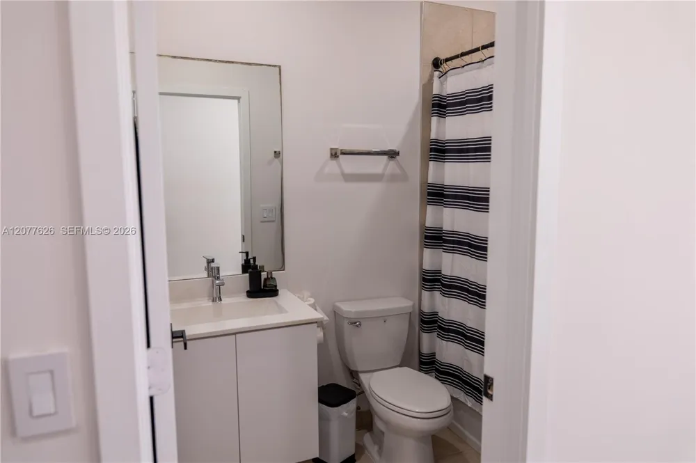 8824 NW 161st Ter Miami Lakes, FL 33018