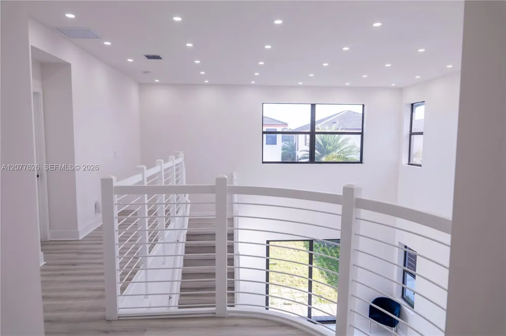 8824 NW 161st Ter Miami Lakes, FL 33018