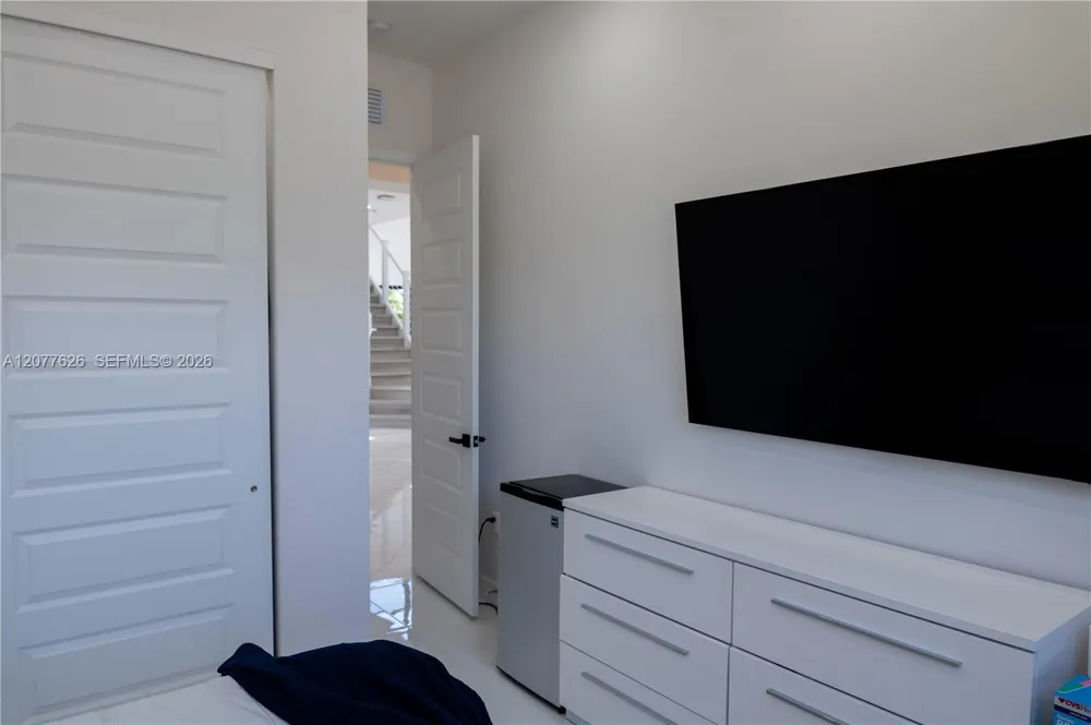 8824 NW 161st Ter Miami Lakes, FL 33018